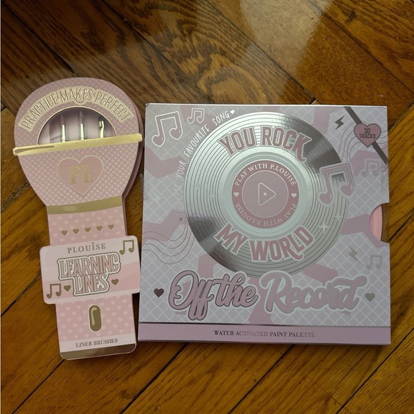 P.Louise eyeliner palette and brushes - Picture 2 of 3